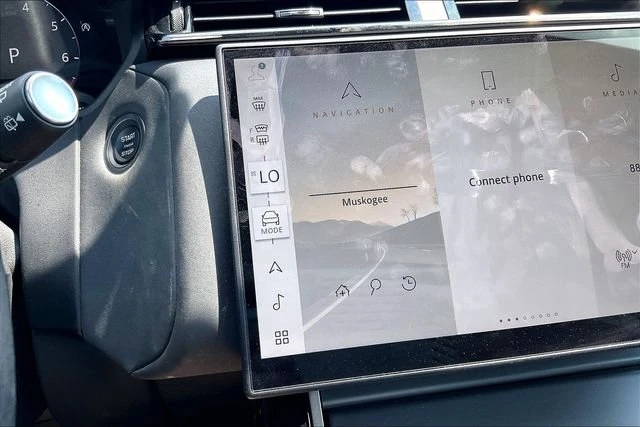 2025 Land Rover Range Rover Velar - Image 10 of 20