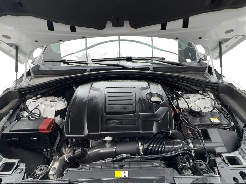 2025 Land Rover Range Rover Velar - Image 17 of 21