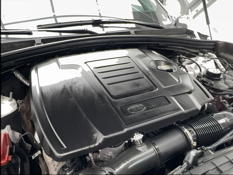2025 Land Rover Range Rover Velar - Image 18 of 21