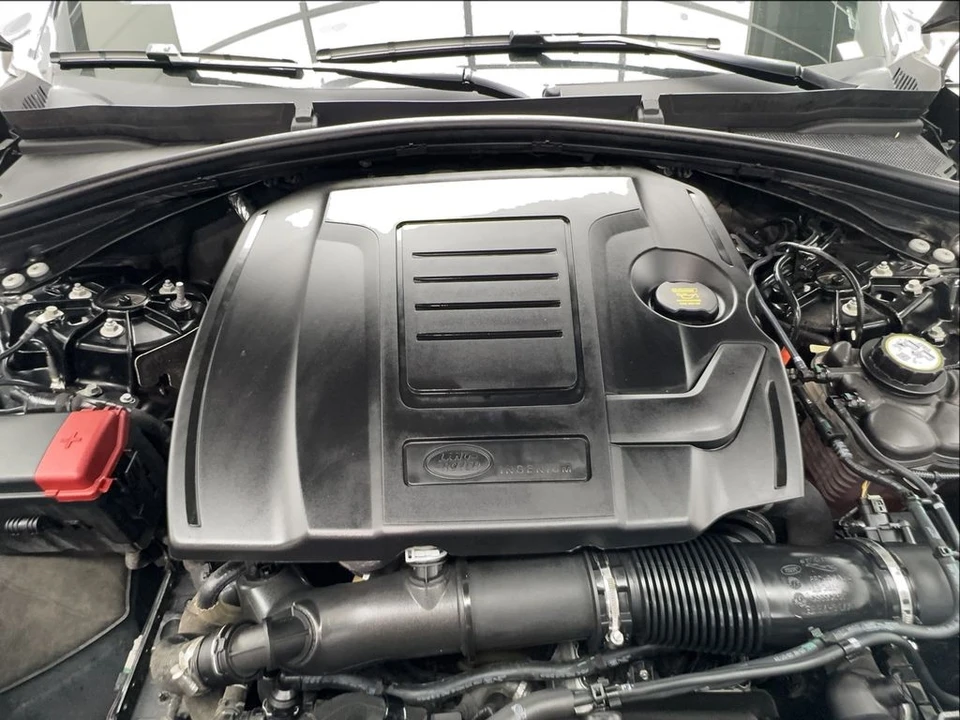 2025 Land Rover Range Rover Velar - Image 18 of 21