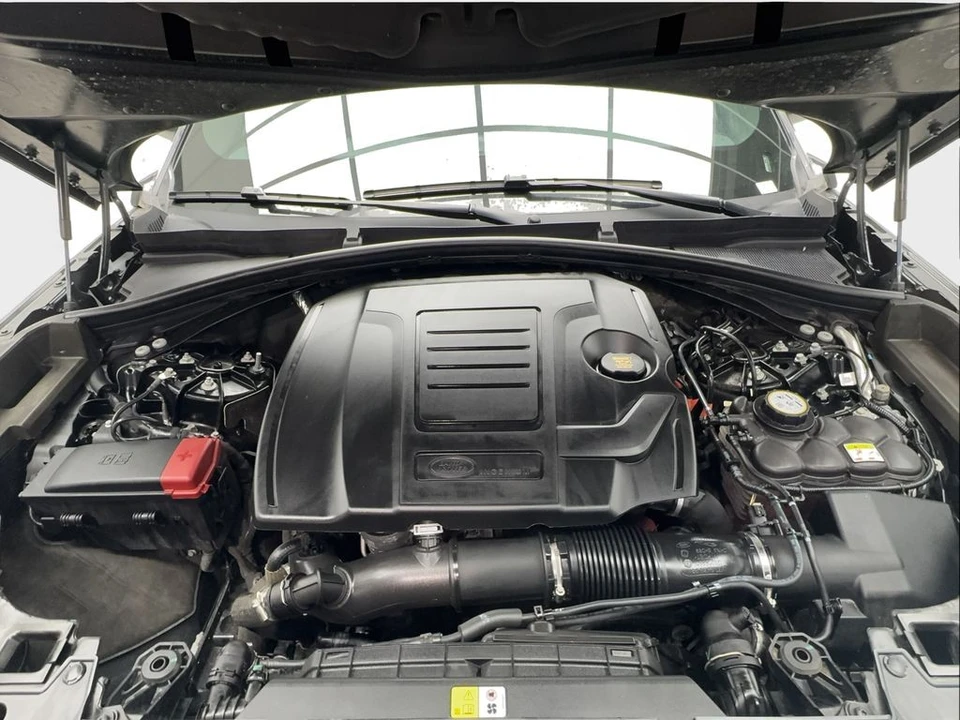 2025 Land Rover Range Rover Velar - Image 17 of 21