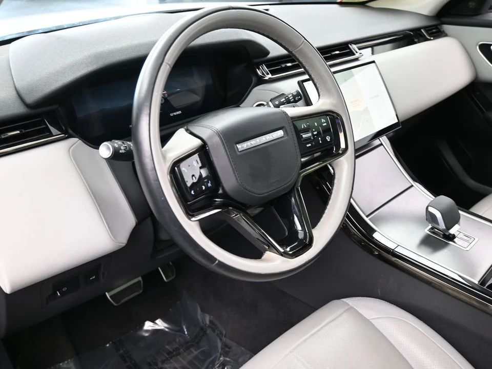 2025 Land Rover Range Rover Velar - Image 10 of 12