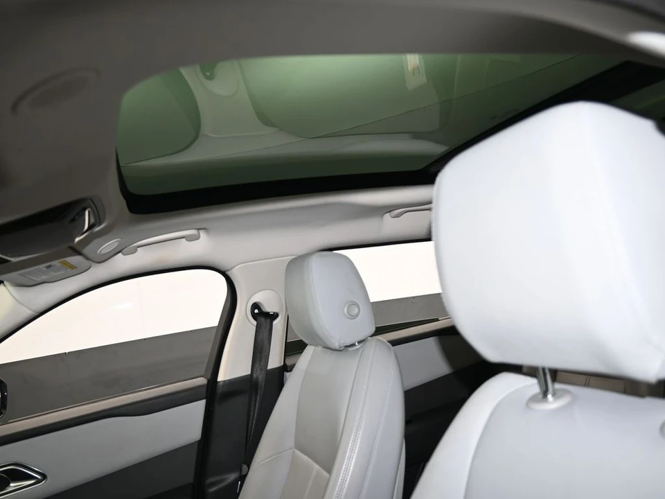 2025 Land Rover Range Rover Velar - Image 11 of 12