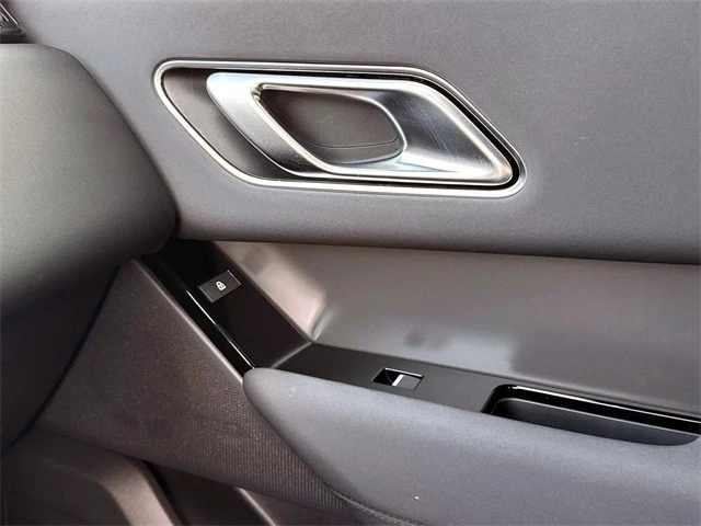 2025 Land Rover Range Rover Velar - Image 19 of 21
