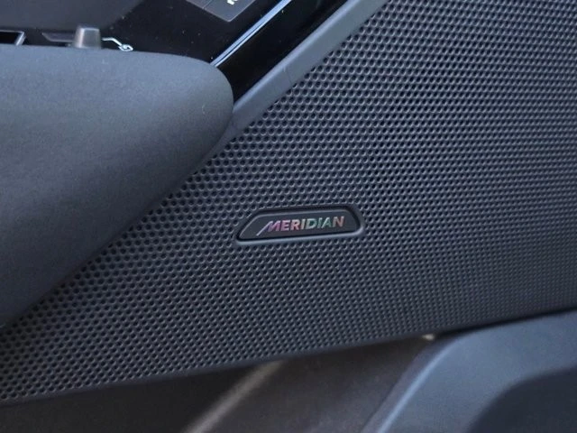 2025 Land Rover Range Rover Velar - Image 11 of 12
