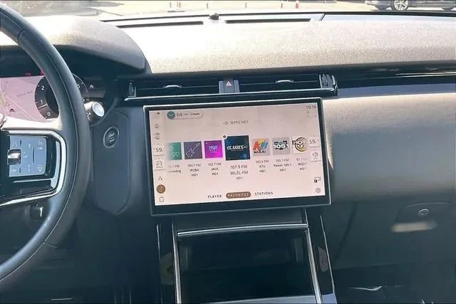 2025 Land Rover Range Rover Velar - Image 8 of 12