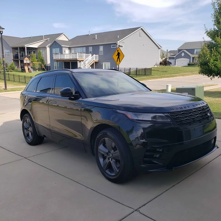 2025 Land Rover Range Rover Velar - Image 5 of 7