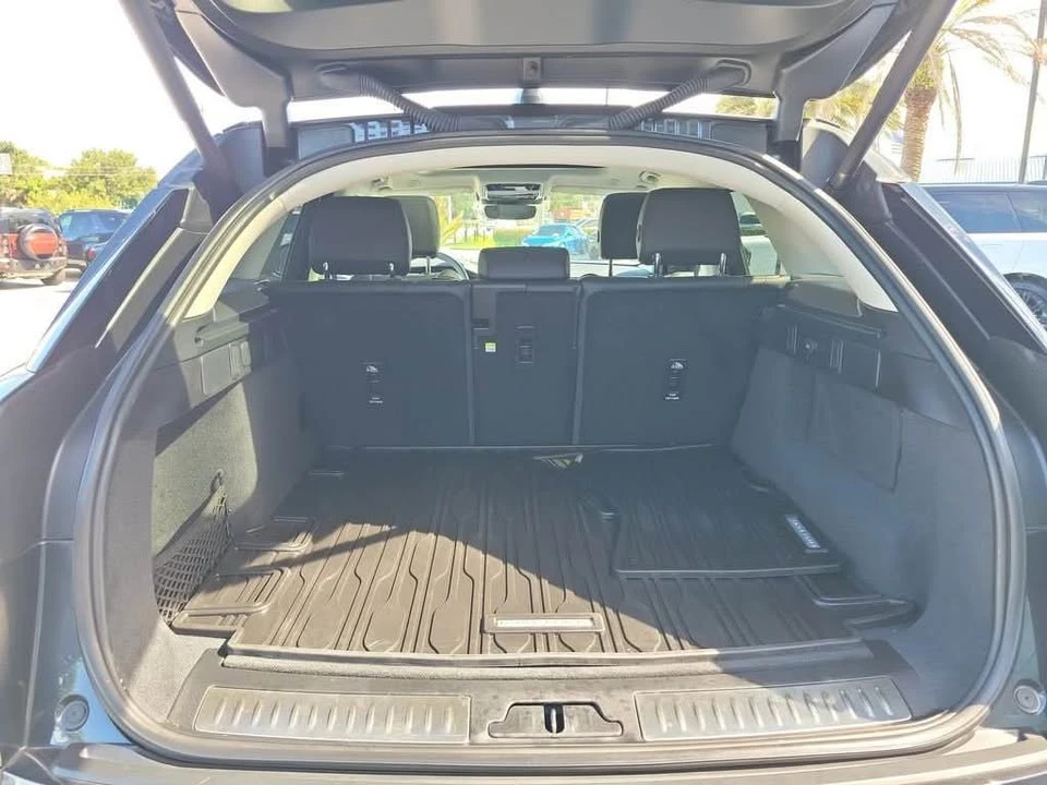 2025 Land Rover Range Rover Velar - Image 11 of 12