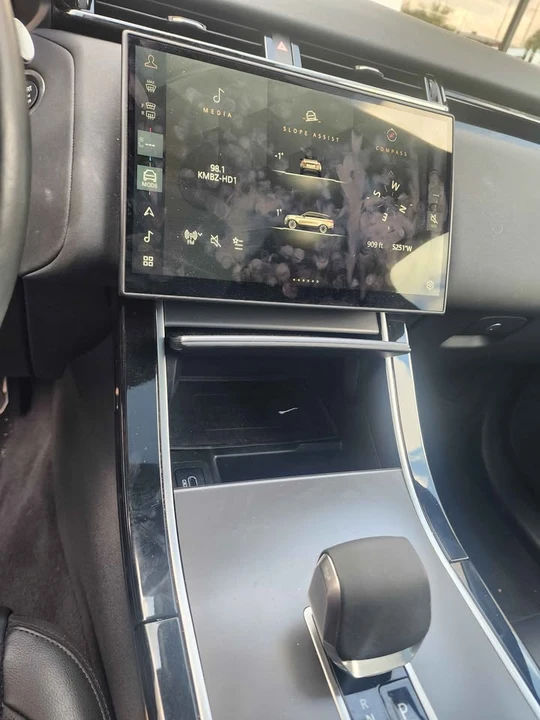2025 Land Rover Range Rover Velar - Image 13 of 14