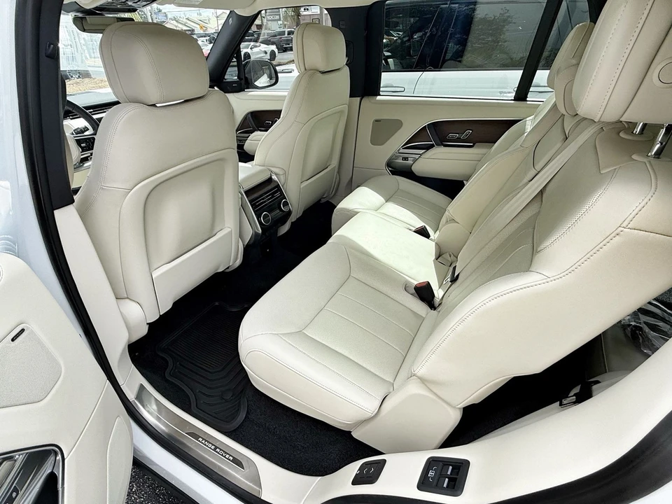 2025 Land Rover Range Rover L460 - Image 12 of 12