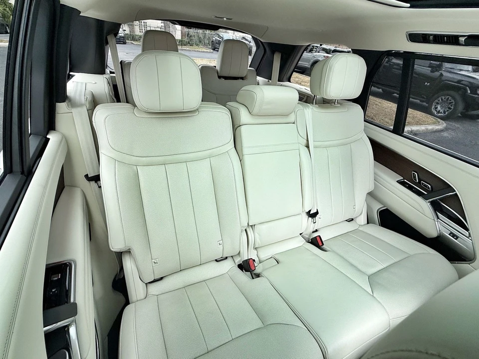 2025 Land Rover Range Rover L460 - Image 7 of 12