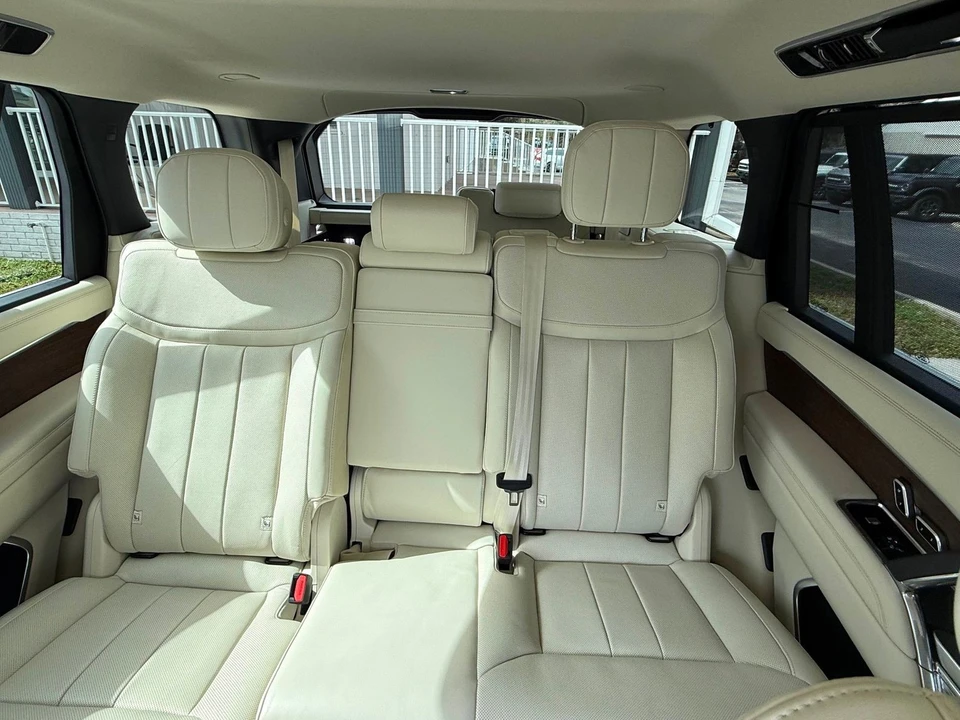 2025 Land Rover Range Rover L460 - Image 5 of 12