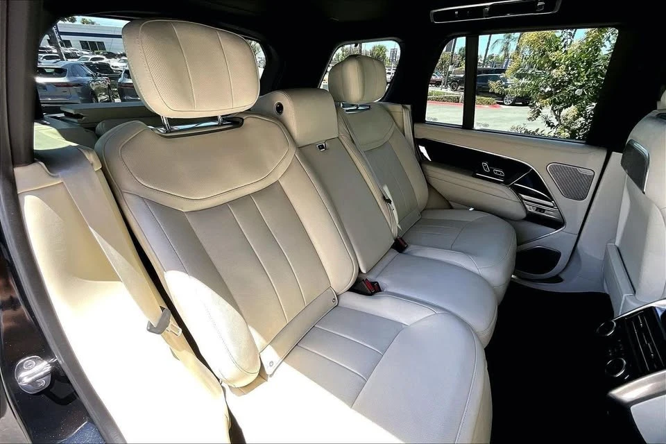 2025 Land Rover Range Rover L460 - Image 15 of 15