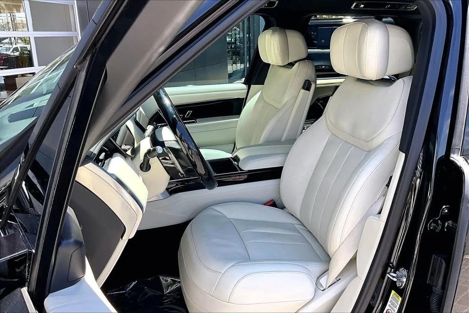 2025 Land Rover Range Rover L460 - Image 13 of 15