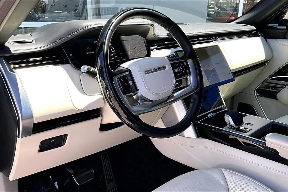 2025 Land Rover Range Rover L460 - Image 8 of 15