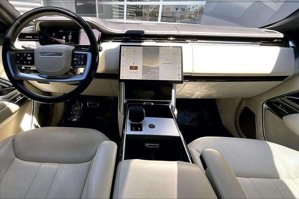 2025 Land Rover Range Rover L460 - Image 9 of 15