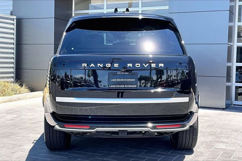 2025 Land Rover Range Rover L460 - Image 3 of 15