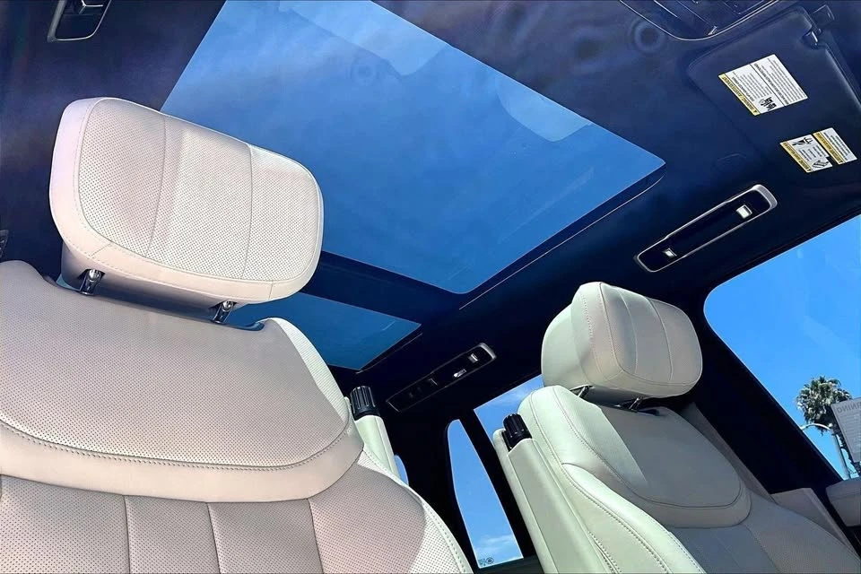 2025 Land Rover Range Rover L460 - Image 12 of 15