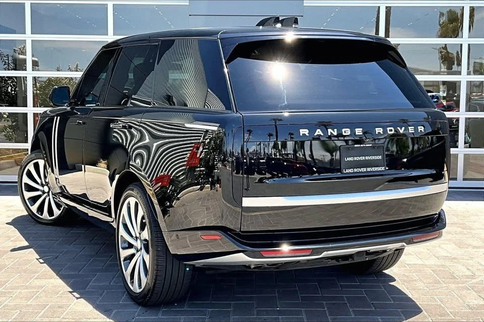 2025 Land Rover Range Rover L460 - Image 7 of 15