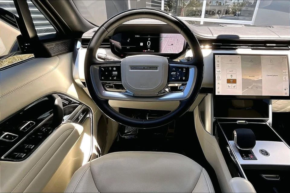 2025 Land Rover Range Rover L460 - Image 4 of 15