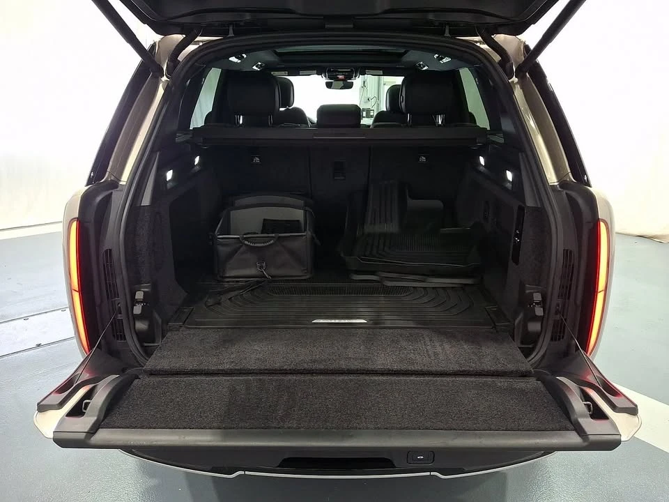 2025 Land Rover Range Rover L460 - Image 15 of 15