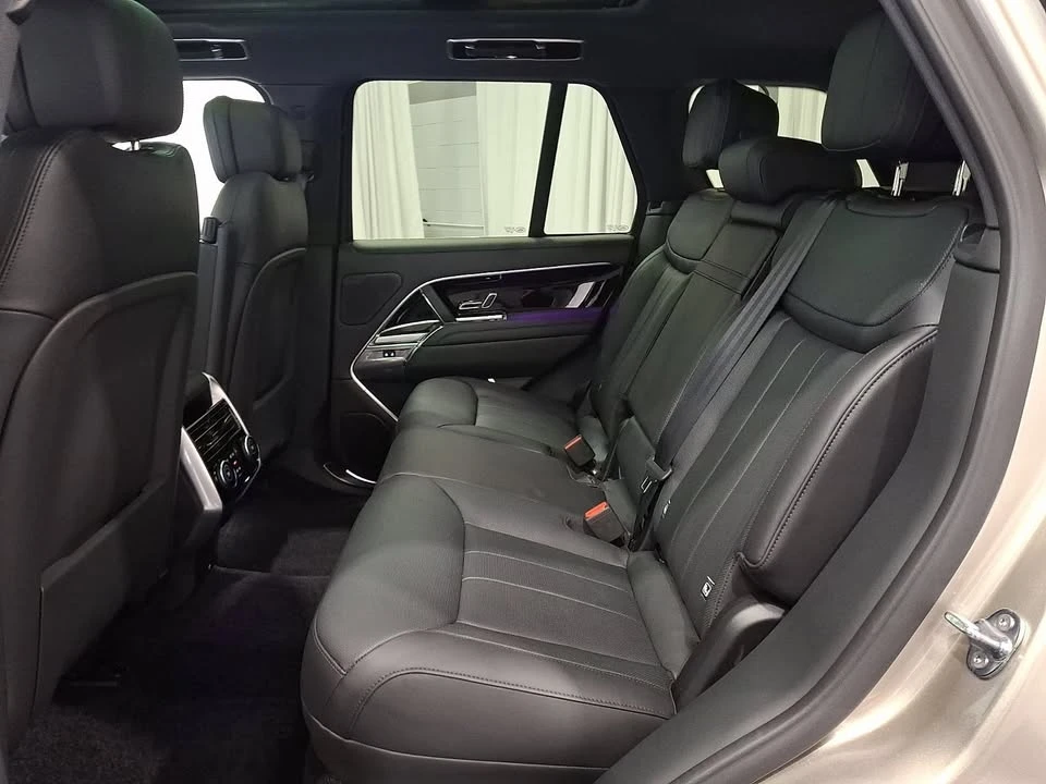2025 Land Rover Range Rover L460 - Image 11 of 15