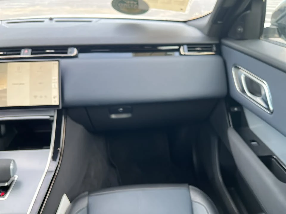2025 Land Rover Range Rover Velar - Image 13 of 20