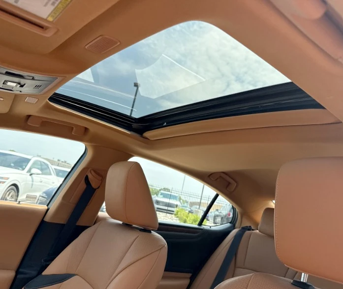 2025 Lexus ES 7th Gen - Image 7 of 8