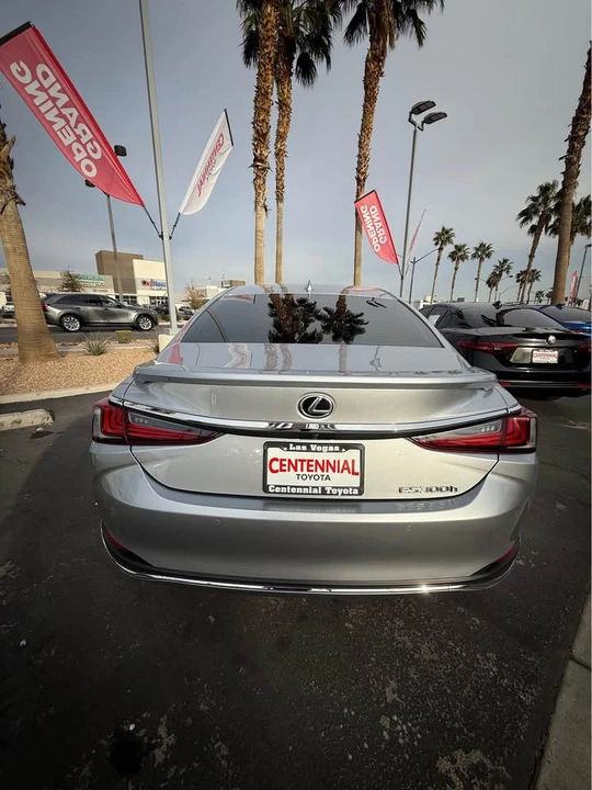2025 Lexus ES 7th Gen - Image 3 of 4