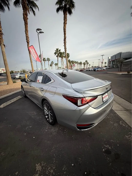 2025 Lexus ES 7th Gen - Image 4 of 4