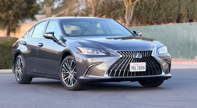 2025 Lexus ES 7th Gen - Image 11 of 21