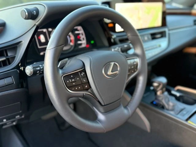 2025 Lexus ES 7th Gen - Image 14 of 21