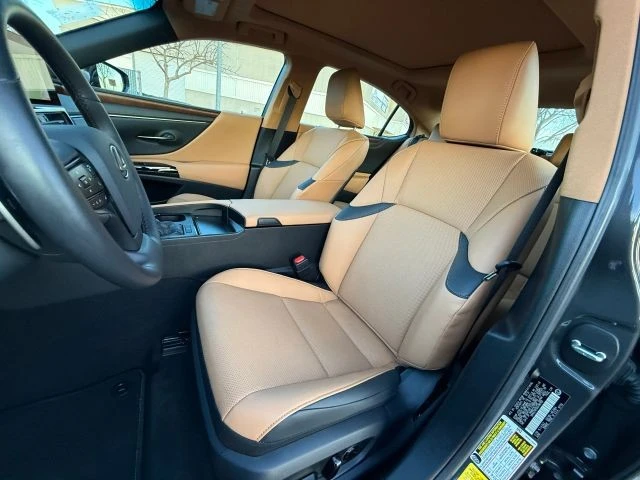 2025 Lexus ES 7th Gen - Image 17 of 21