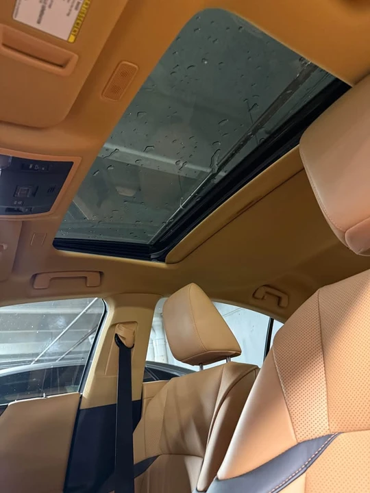 2025 Lexus ES 7th Gen - Image 4 of 10