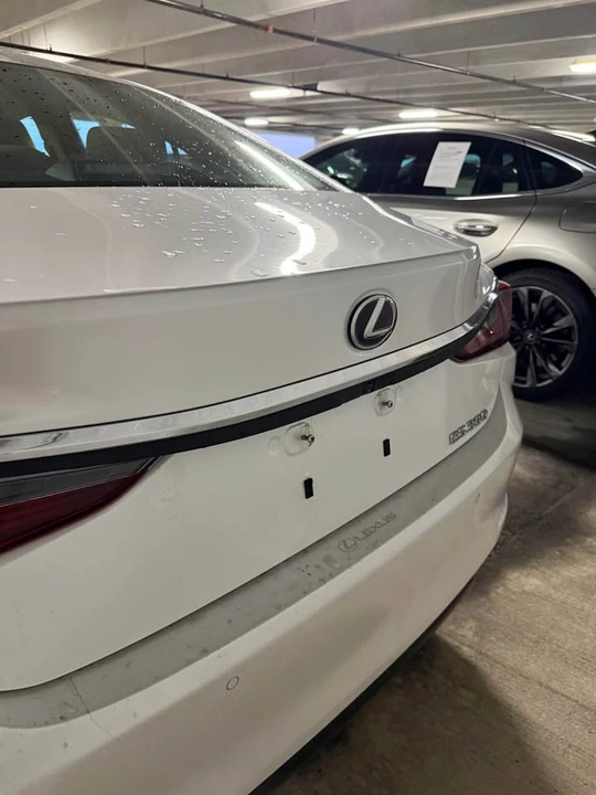 2025 Lexus ES 7th Gen - Image 5 of 10