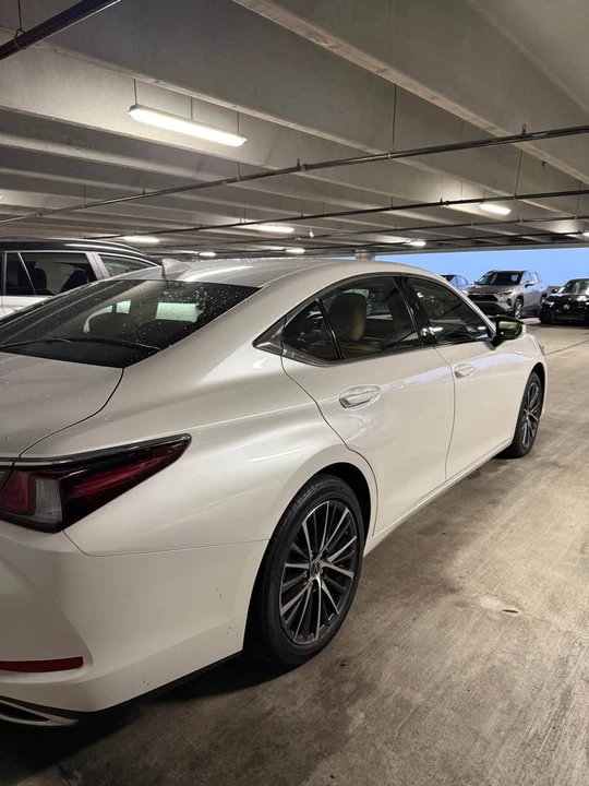 2025 Lexus ES 7th Gen - Image 3 of 10