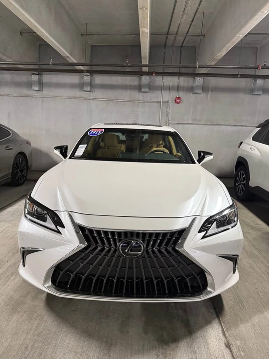 2025 Lexus ES 7th Gen - Image 10 of 10