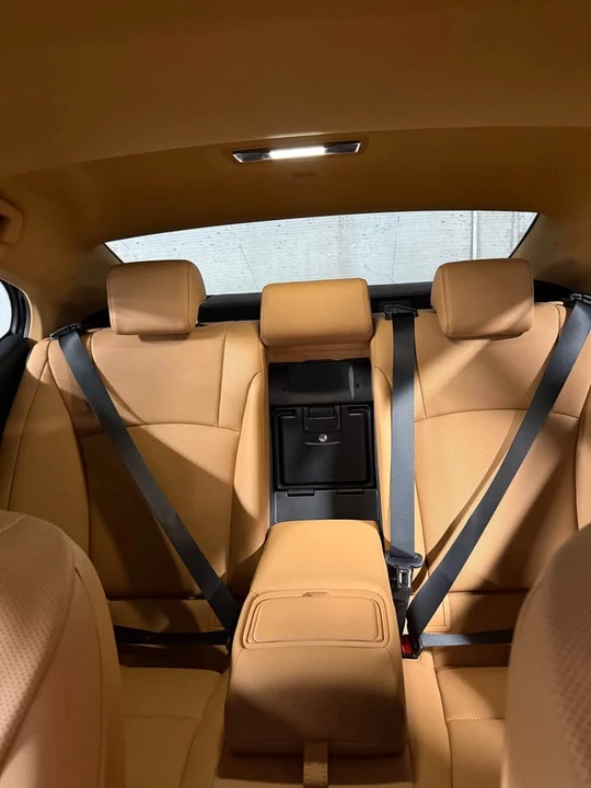 2025 Lexus ES 7th Gen - Image 8 of 10