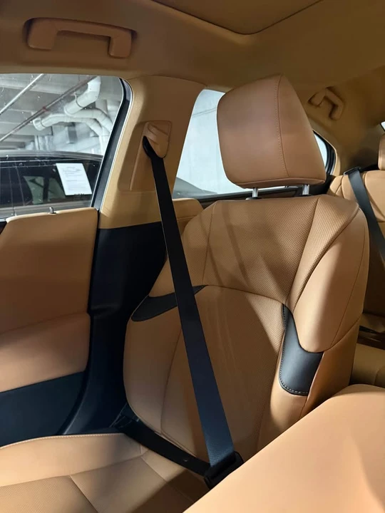 2025 Lexus ES 7th Gen - Image 7 of 10