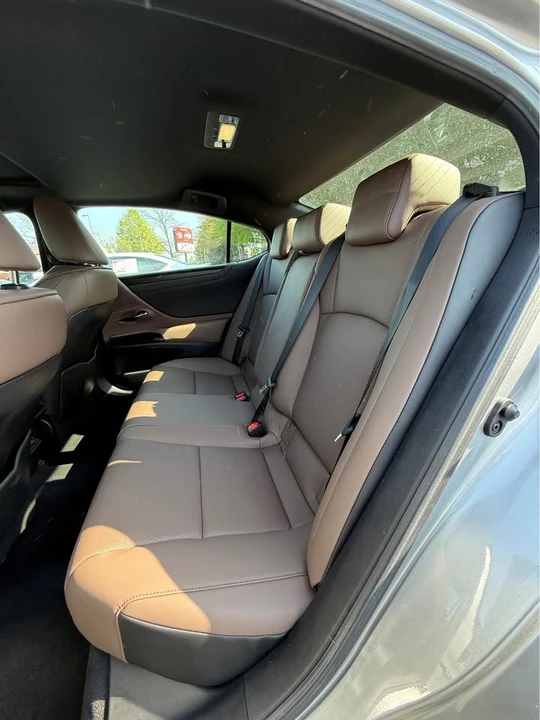 2025 Lexus ES 7th Gen - Image 11 of 13