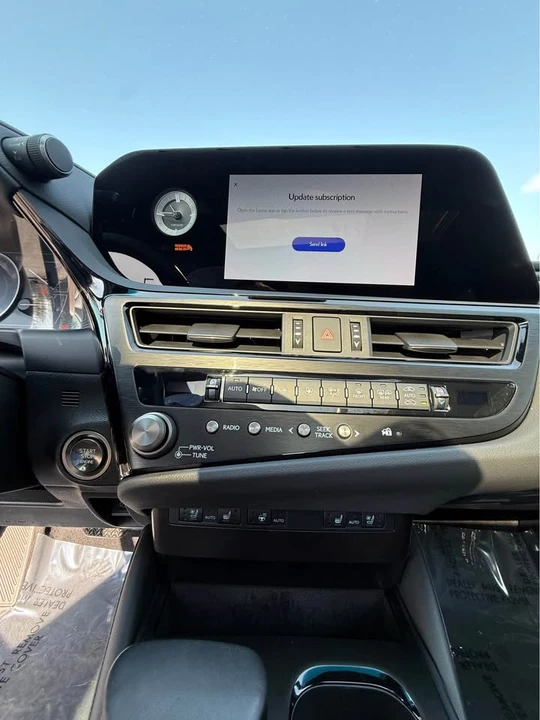 2025 Lexus ES 7th Gen - Image 9 of 13