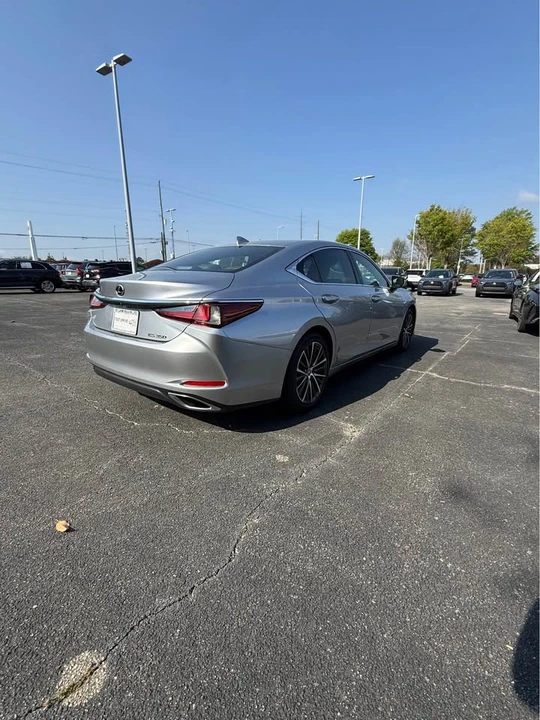 2025 Lexus ES 7th Gen - Image 4 of 13