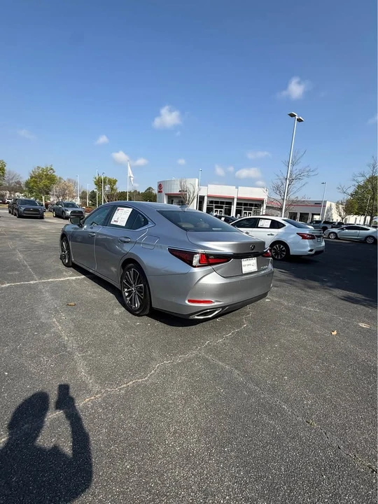 2025 Lexus ES 7th Gen - Image 3 of 13