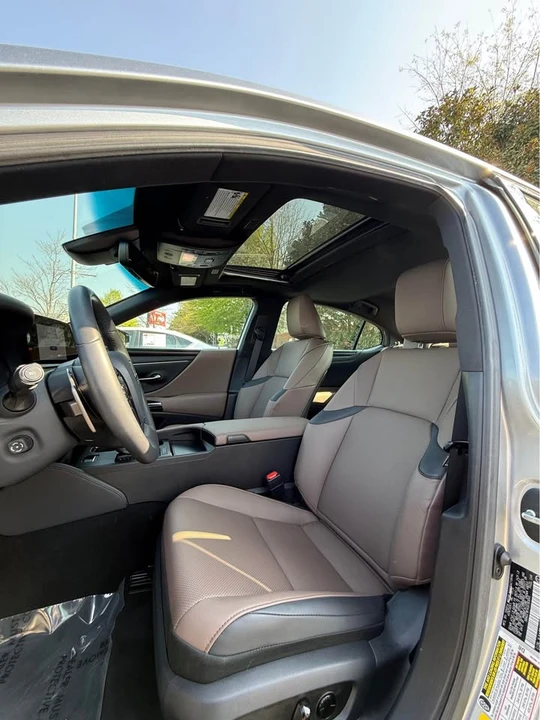 2025 Lexus ES 7th Gen - Image 7 of 13