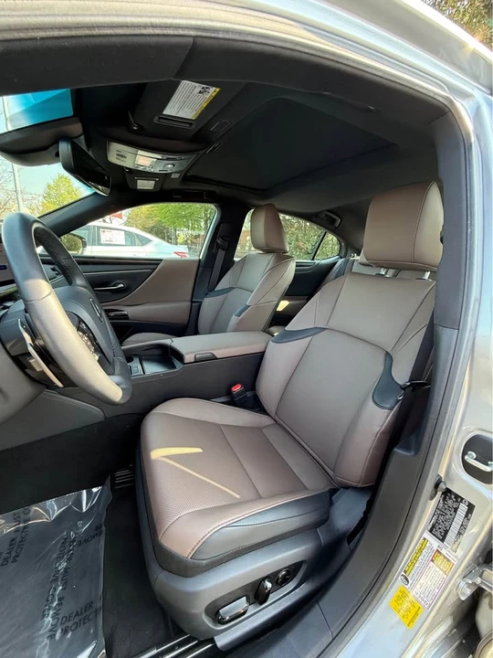 2025 Lexus ES 7th Gen - Image 6 of 13