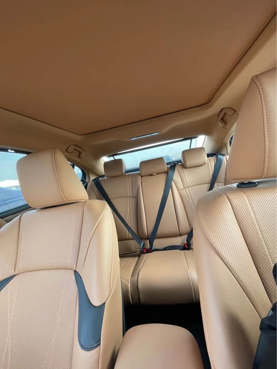 2025 Lexus ES 7th Gen - Image 5 of 8