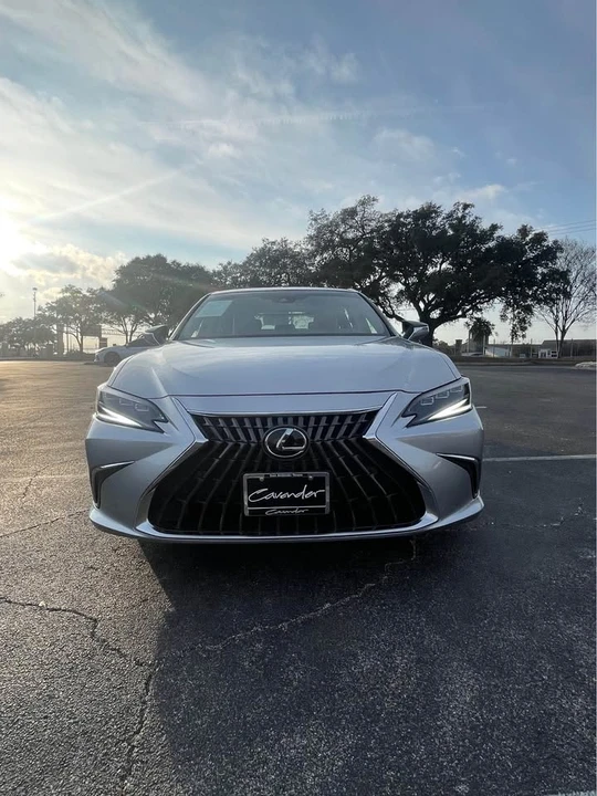 2025 Lexus ES 7th Gen - Image 2 of 8