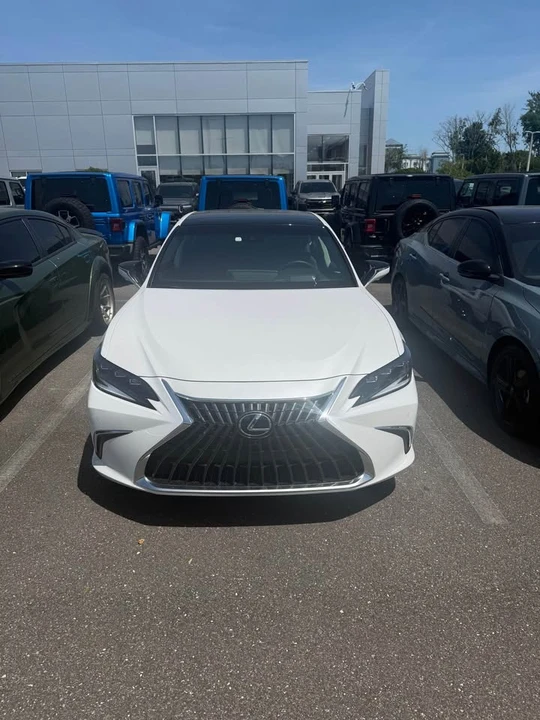 2025 Lexus ES 7th Gen - Image 3 of 6
