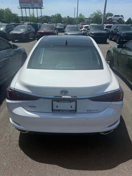 2025 Lexus ES 7th Gen - Image 5 of 6