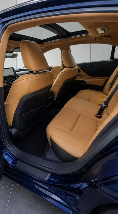 2025 Lexus ES 7th Gen - Image 7 of 8